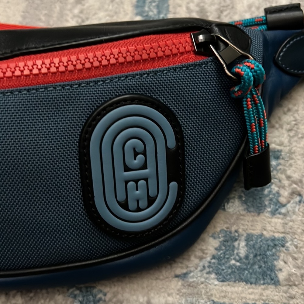 Coach - Belt Bag - Picture 2 of 5
